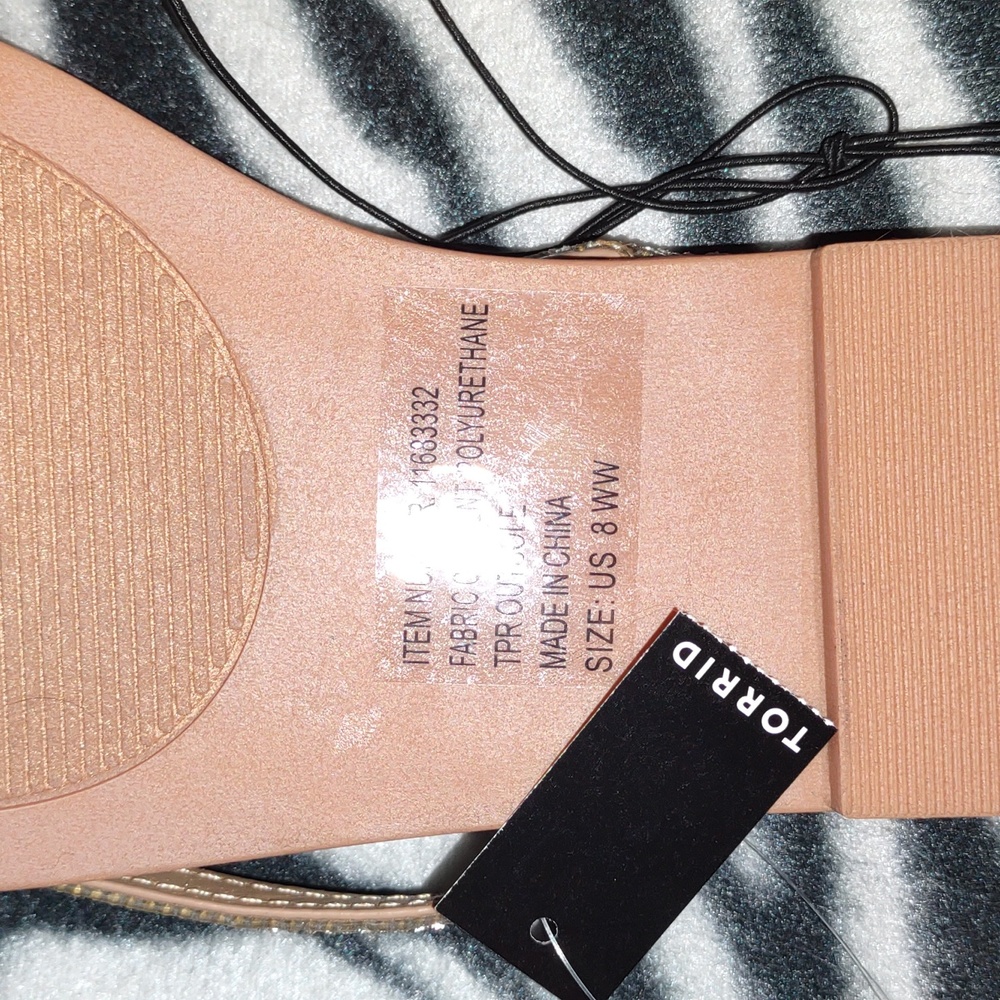 ๐ฃTORRID Clear Rhinestone Sunnie Flip Flops Reasonal Priced - Picture 9 of 15
